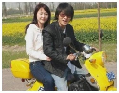 ​韩寒老婆是谁，郭敬明和韩寒谁的地(韩寒和郭敬明是不是应该在一起)