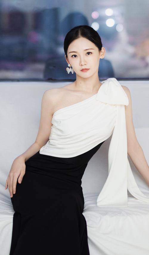 苗苗真名叫什么,郑恺老婆,本文共(1890字) 苗苗真名叫什么,郑恺老婆,本文共(1890字)