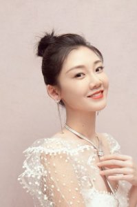 ​苗苗真名叫什么，郑恺老婆