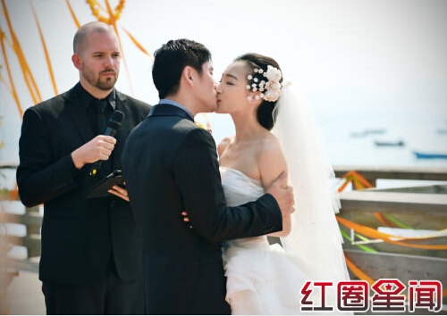 演员常铖与妻子曲双双完婚 揭常铖个人资料