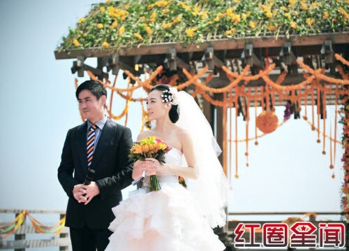 演员常铖与妻子曲双双完婚 揭常铖个人资料