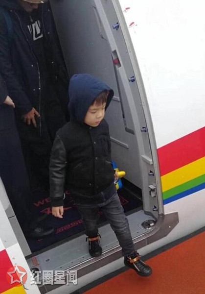 爸爸去哪儿5换爸爸是哪一期 陈小春圆女儿梦带小泡芙