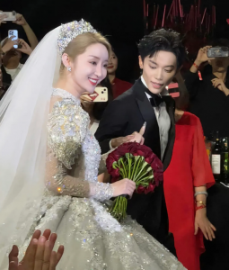 ​网红唐梓康昕结婚 千万粉丝网红甜蜜姐弟恋