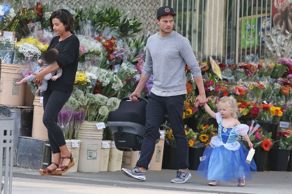 詹米·多南个人资料写真作品