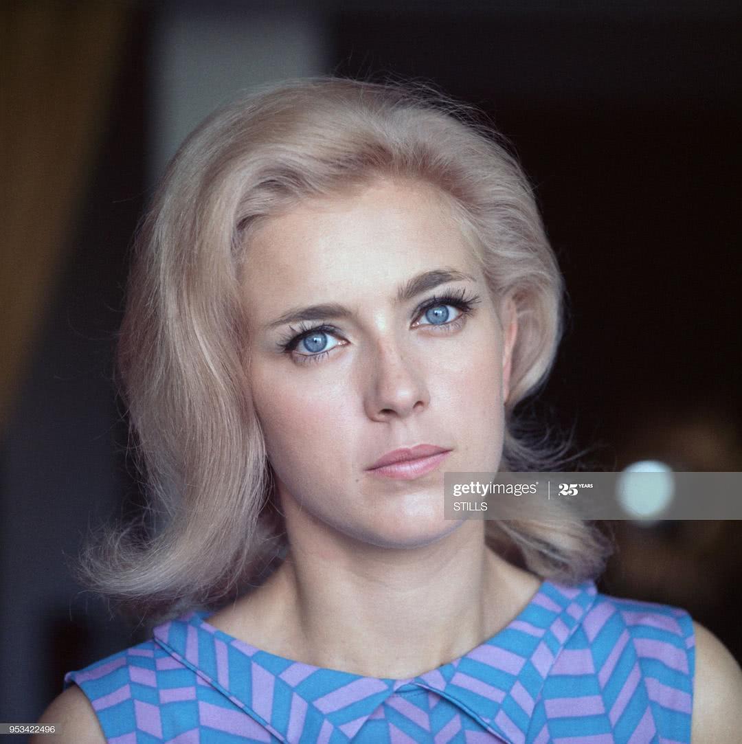 玛丽·杜布瓦个人资料写真作品