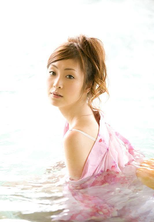 辰巳奈都子个人资料写真作品