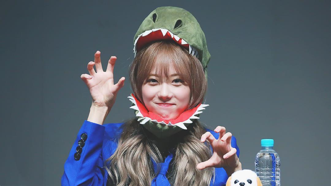 李露朵个人资料写真作品