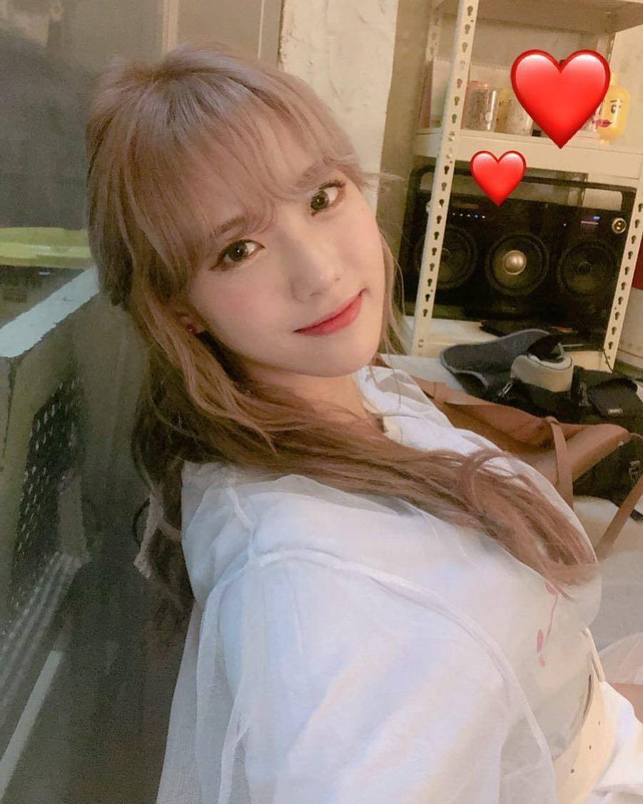 李露朵个人资料写真作品