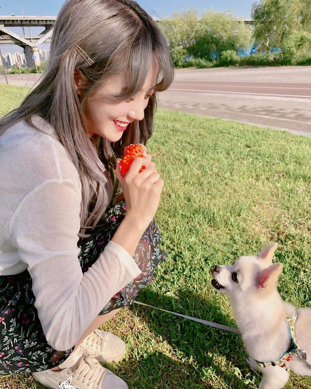 李露朵个人资料写真作品