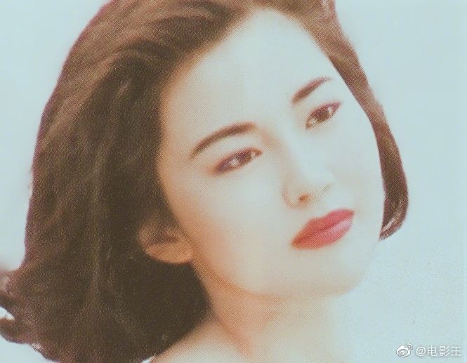 周弘个人资料写真作品