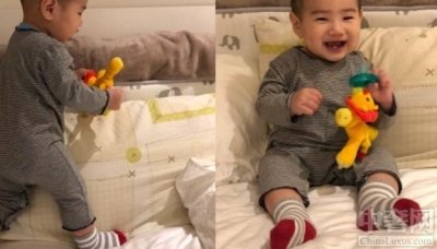 ​Ella晒丈夫儿子玩耍 幸福瞬间人人赞