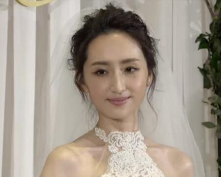 柯佳嬿十八岁结婚二十岁离婚 第一段婚姻带给她什么