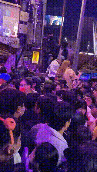 韩国踩踏事故亲历者发声多少人：韩国踩踏事故超200人死伤(7)
