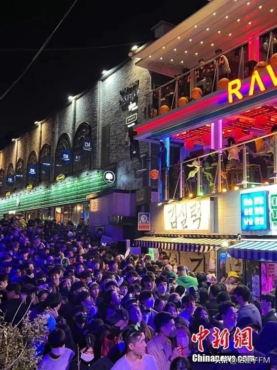 韩国踩踏事故亲历者发声多少人：韩国踩踏事故超200人死伤(8)