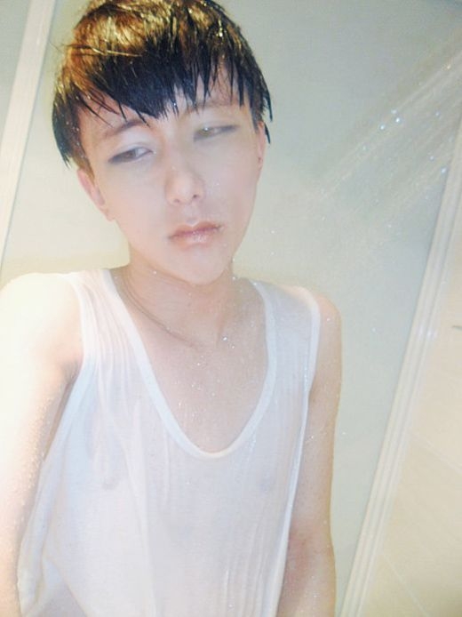 网络红人徐浩鑫素颜照 他的身上有一种妩媚的美 网络红人徐浩鑫素颜照 他的身上有一种妩媚的美