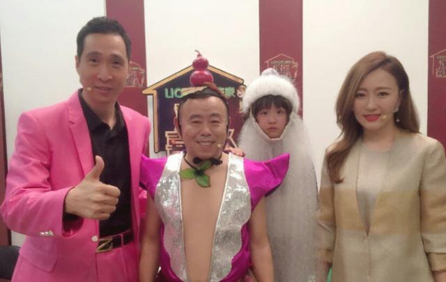 潘阳个人资料身高(潘阳一脸素颜拍照)(4)