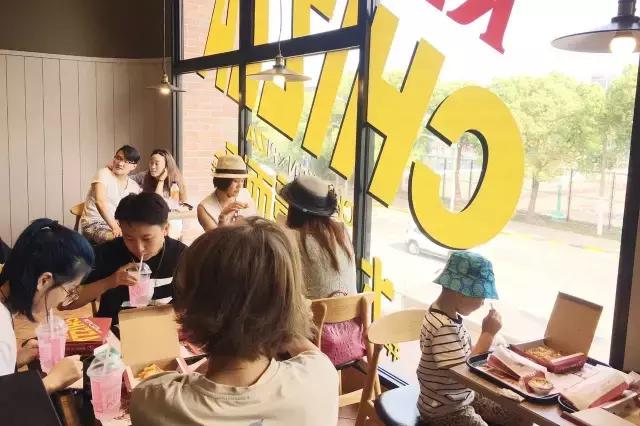 kfc的全鸡是炸鸡还是烤鸡（为什么KFC新晋网红CHIZZA倾倒亿万味蕾）(4)