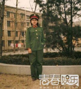 ​韩红年轻时是什么样子（曝韩红年轻旧照娇小身材鹅蛋脸）