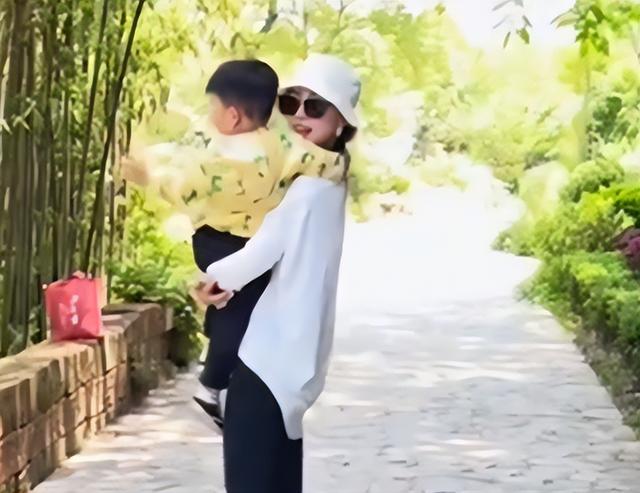 余声的老公事件如何处理(余声时隔20天抱娃露面)(3)