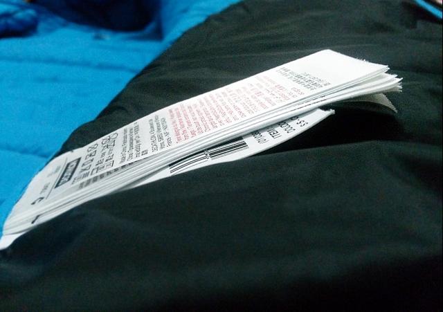 羽绒服moncler辨别真伪（羽绒服选Moncler还是加拿大鹅）(13)