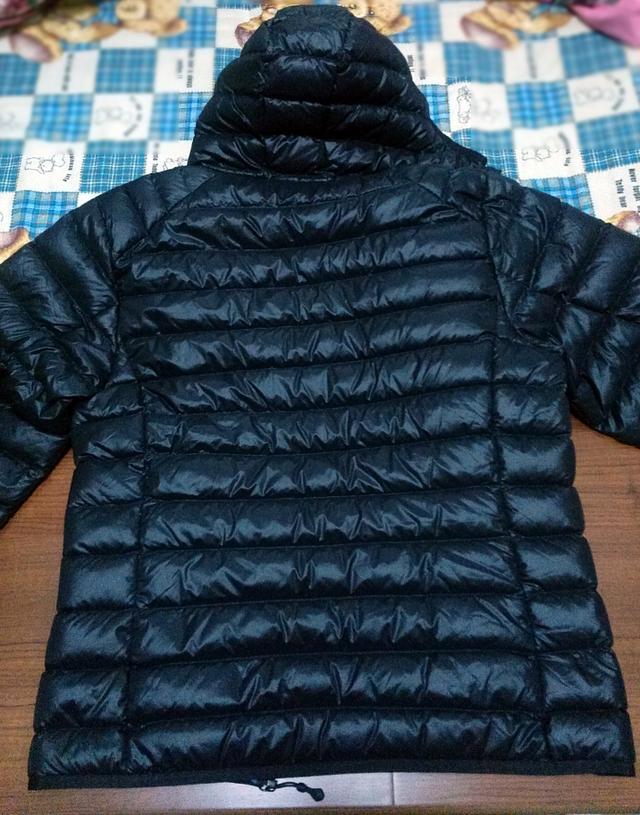 羽绒服moncler辨别真伪（羽绒服选Moncler还是加拿大鹅）(4)