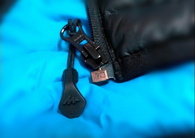 羽绒服moncler辨别真伪（羽绒服选Moncler还是加拿大鹅）(6)