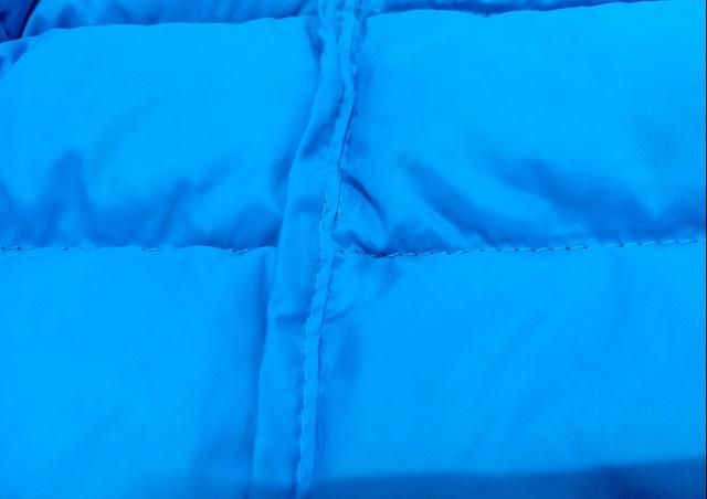 羽绒服moncler辨别真伪（羽绒服选Moncler还是加拿大鹅）(14)