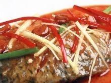 简单家常红烧鲫鱼的做法（红烧鲫鱼正宗做法与配料）(1)