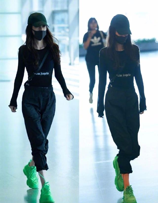 工装裤要怎样搭配才好看(总结工装裤的4种经典款搭配)(16)