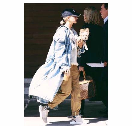 工装裤要怎样搭配才好看(总结工装裤的4种经典款搭配)(25)