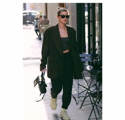 工装裤要怎样搭配才好看(总结工装裤的4种经典款搭配)(18)