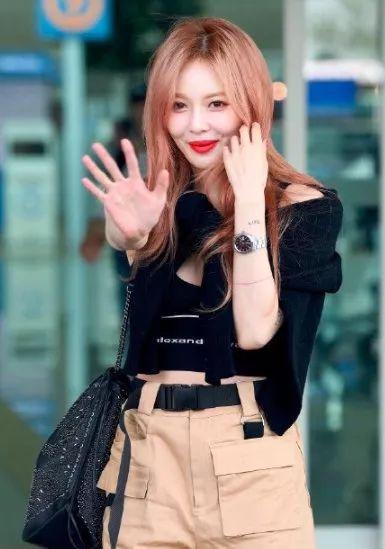 工装裤要怎样搭配才好看(总结工装裤的4种经典款搭配)(19)