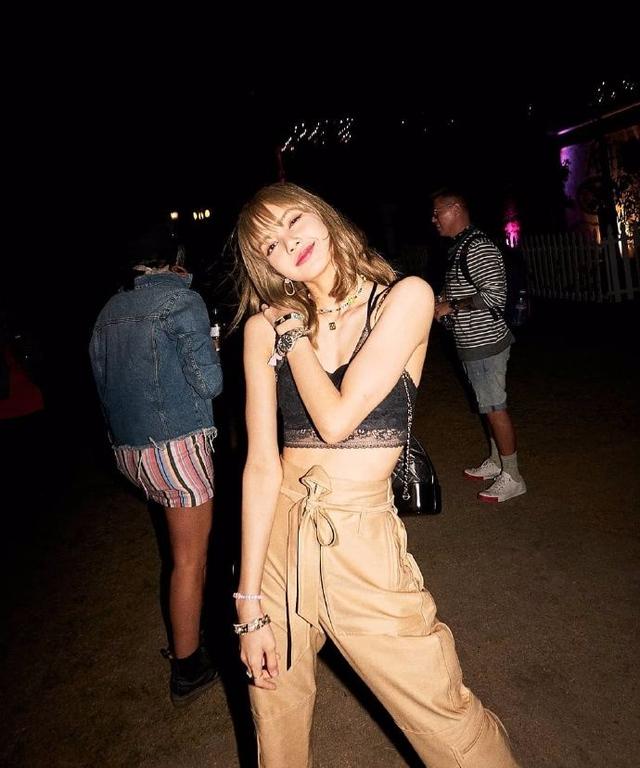 工装裤要怎样搭配才好看(总结工装裤的4种经典款搭配)(24)