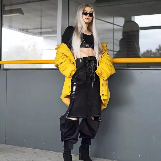 工装裤要怎样搭配才好看(总结工装裤的4种经典款搭配)(15)