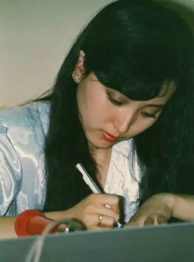 陈晓旭为何要出家呢(从家喻户晓到剃度出家)(9)