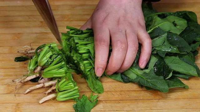 菠菜怎样做才好吃各种美食教程（菠菜学会这样做）(1)