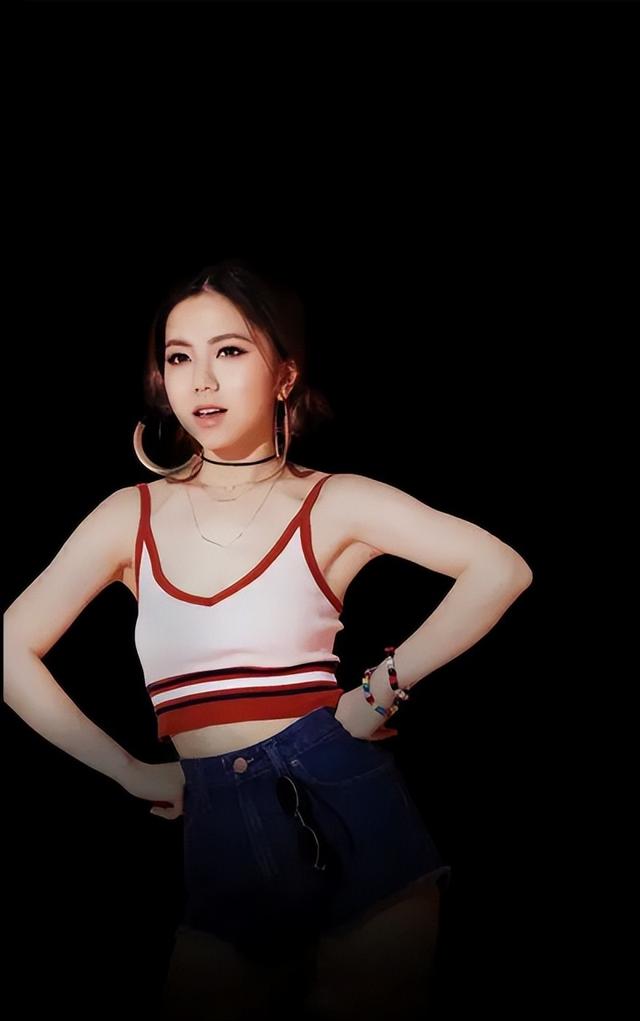 邓紫棋一个动作练出马甲线(逆袭马甲线女王)(4)