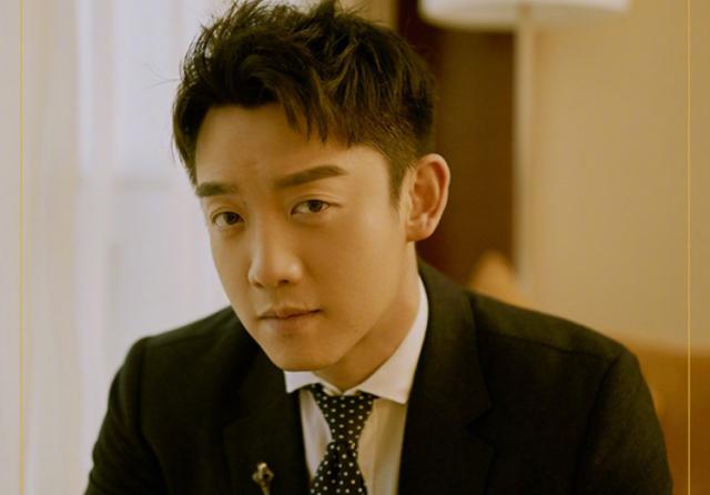 李易峰和郑恺合照图(却让李易峰成了焦点)(3)