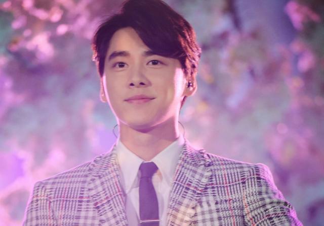 李易峰和郑恺合照图(却让李易峰成了焦点)(12)