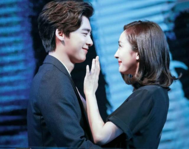 李易峰和郑恺合照图(却让李易峰成了焦点)(14)