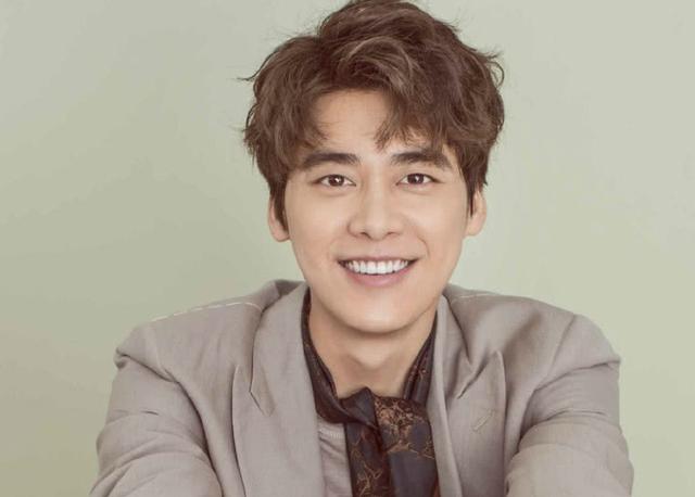 李易峰和郑恺合照图(却让李易峰成了焦点)(8)