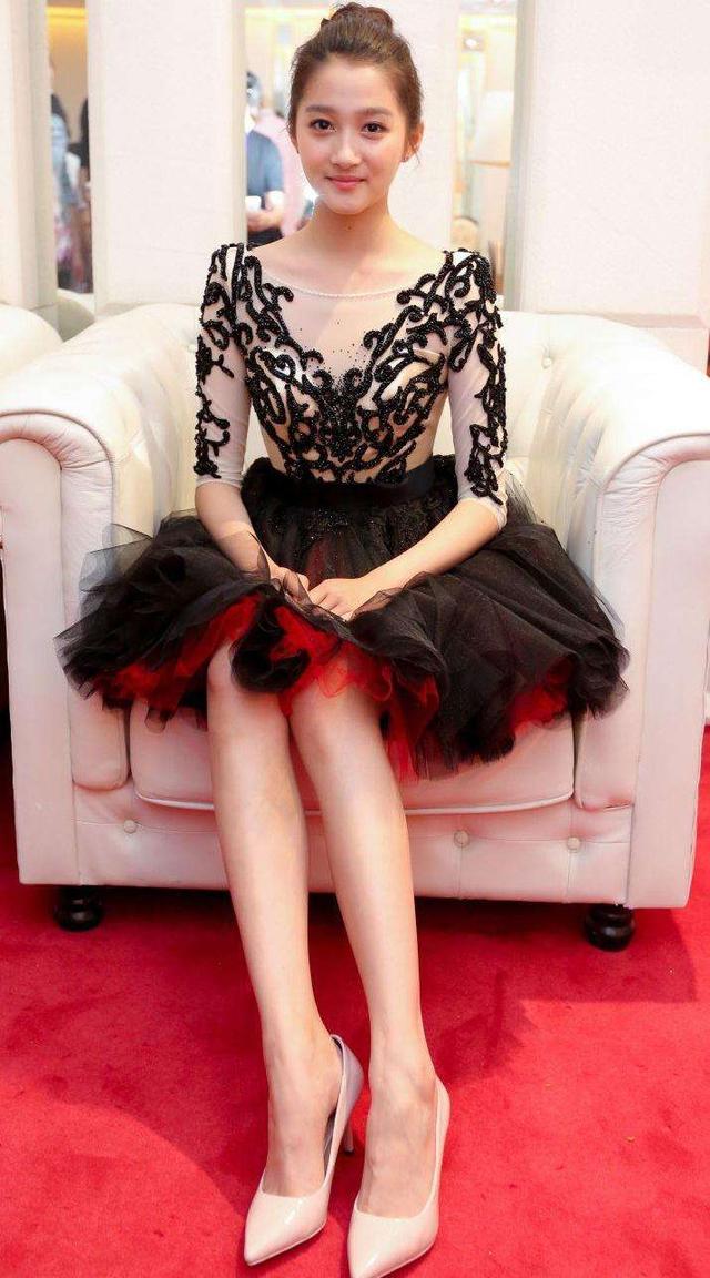关晓彤腿上有没有腿毛(关晓彤腿长官方认证108cm)(14)