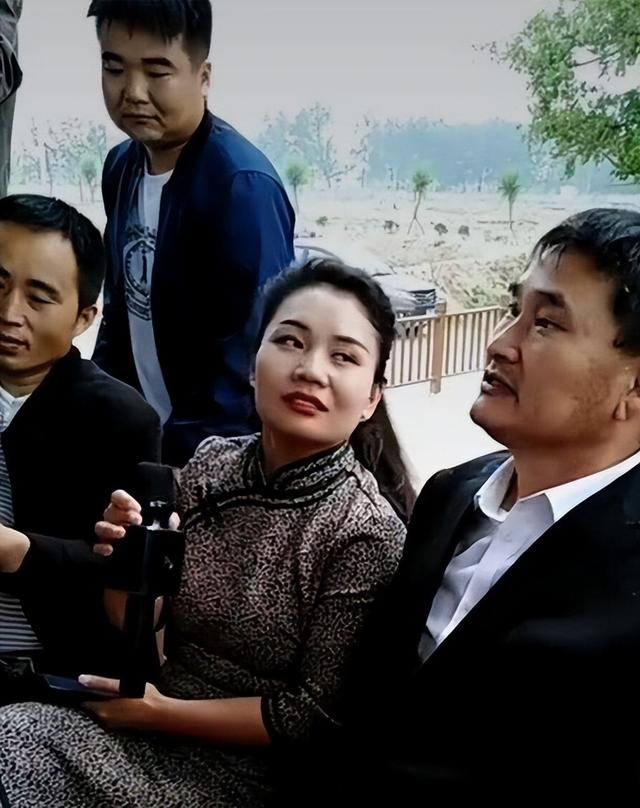 大衣哥朱之文近况揭晓时间(门口一天几万人到只剩几个拍客)(4)