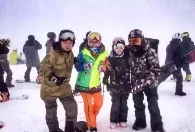 王朔是谁的后代 王朔为她冲冠一怒舌战媒体(12)