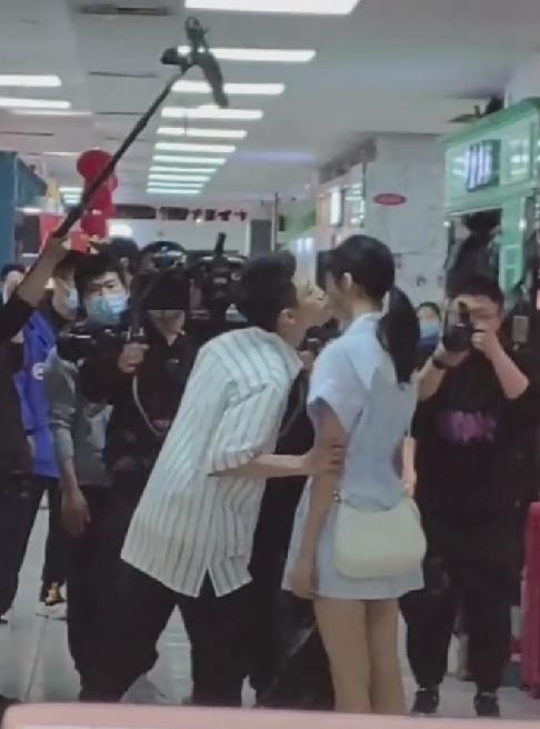 张一山喜欢关晓彤吗(张一山关晓彤吻戏剧透)(4)