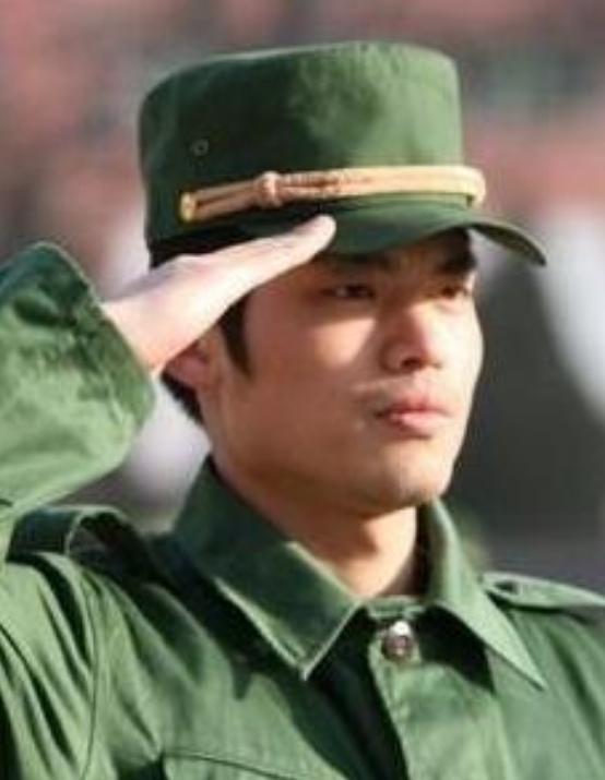 回顾林丹20年辉煌职业生涯(林丹5岁开始打球)(18)