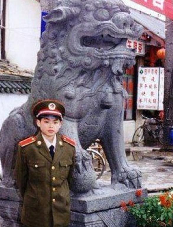 回顾林丹20年辉煌职业生涯(林丹5岁开始打球)(16)