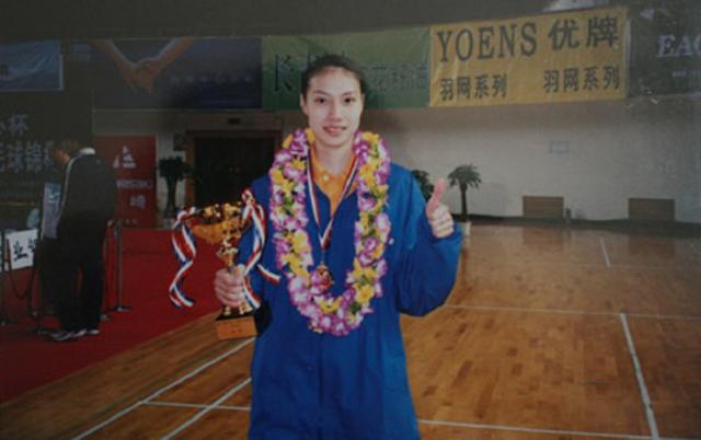 回顾林丹20年辉煌职业生涯(林丹5岁开始打球)(30)