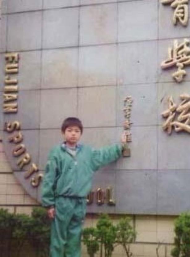 回顾林丹20年辉煌职业生涯(林丹5岁开始打球)(11)