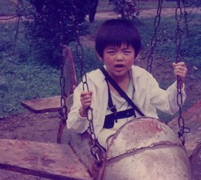 回顾林丹20年辉煌职业生涯(林丹5岁开始打球)(9)